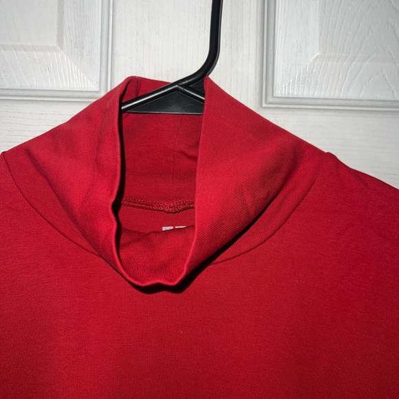 Uniqlo Women’s Solid Red Long Sleeve Turtleneck Stretch Top Size XL - Picture 2 of 5
